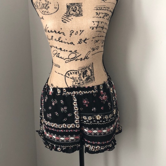 Floral Printed shorts - Picture 2 of 7